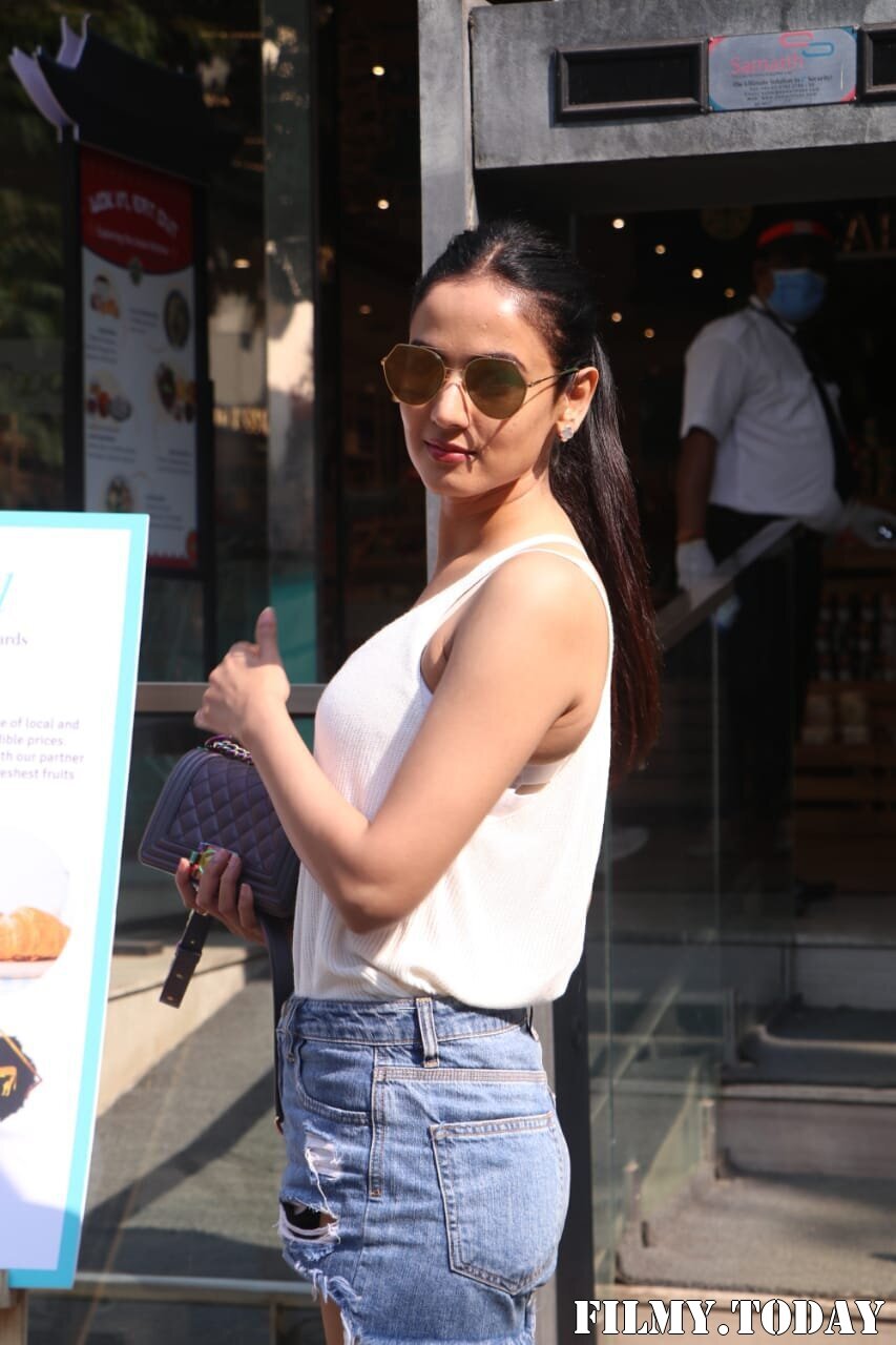 Photos: Sonal Chauhan Spotted At Food Hall | Picture 1756112