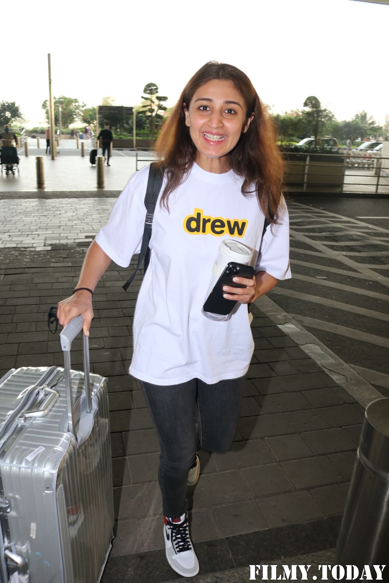 Dhvani Bhanushali - Photos: Celebs Spotted At Airport | Picture 1756457