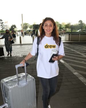 Dhvani Bhanushali - Photos: Celebs Spotted At Airport | Picture 1756459