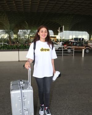 Dhvani Bhanushali - Photos: Celebs Spotted At Airport | Picture 1756455
