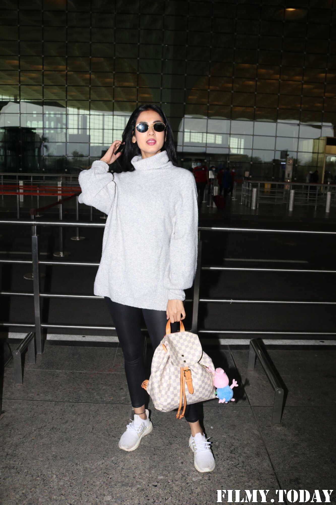Sonal Chauhan - Photos: Celebs Spotted At Airport | Picture 1758070