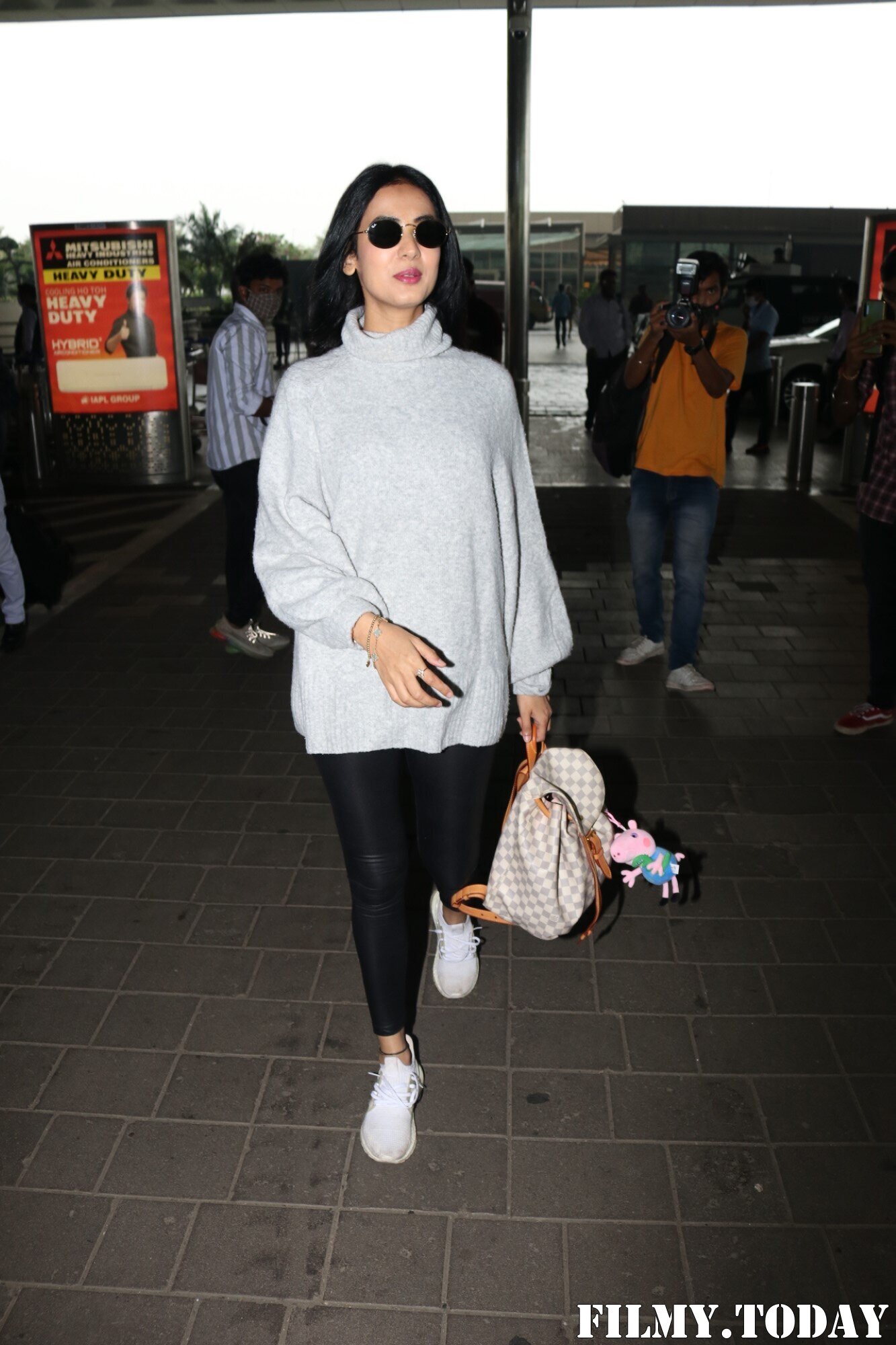 Sonal Chauhan - Photos: Celebs Spotted At Airport | Picture 1758076