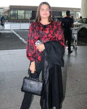 Himanshi Khurana - Photos: Celebs Spotted At Airport | Picture 1759677