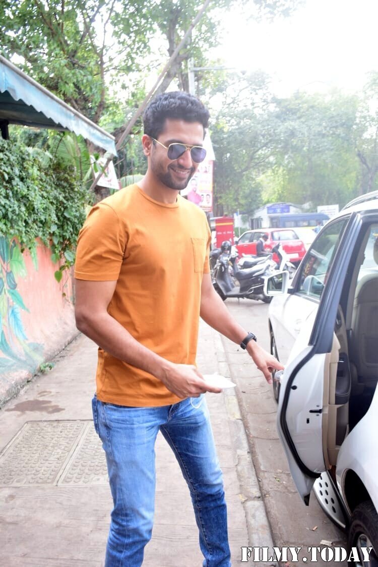 Vicky Kaushal - Photos: Celebs Spotted At Andheri | Picture 1760714