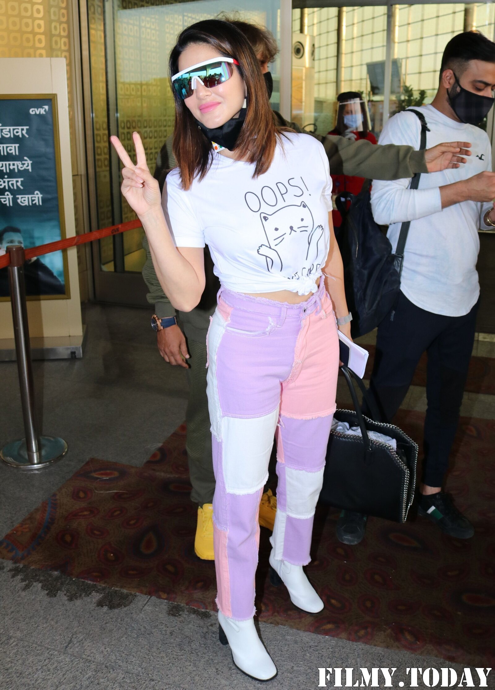 Sunny Leone - Photos: Celebs Spotted At Airport | Picture 1761758