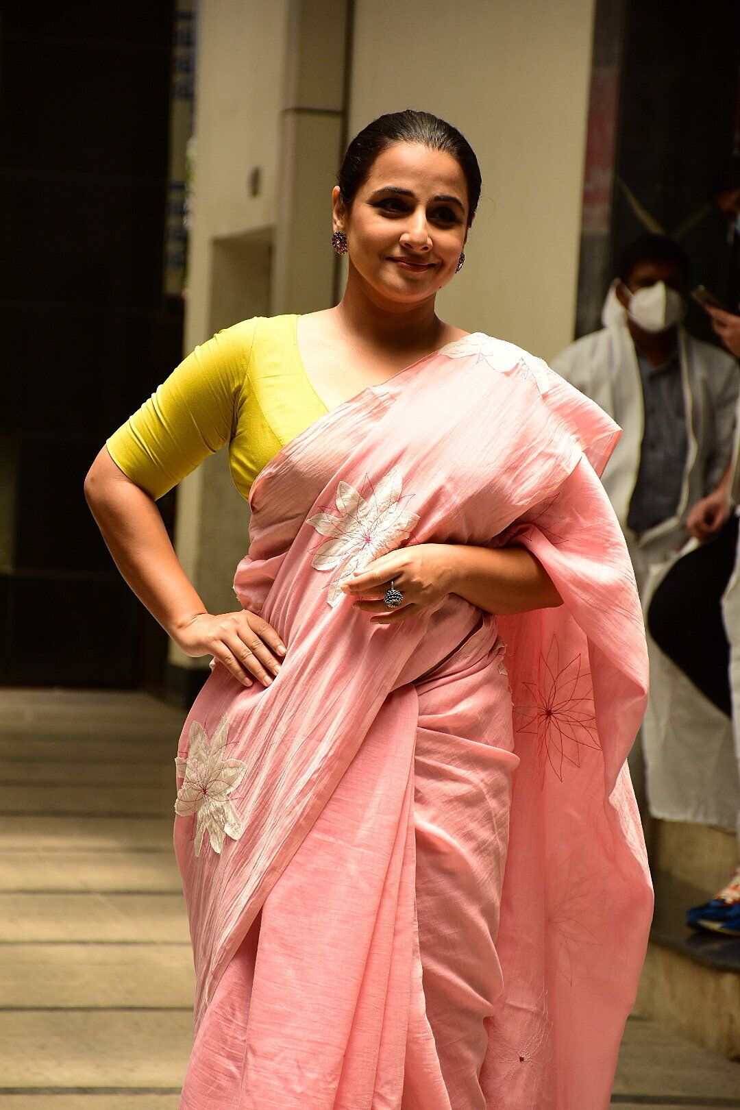 Photos: Vidya Balan Spotted At Siddharth Roy Kapoor's Office | Picture 1745307