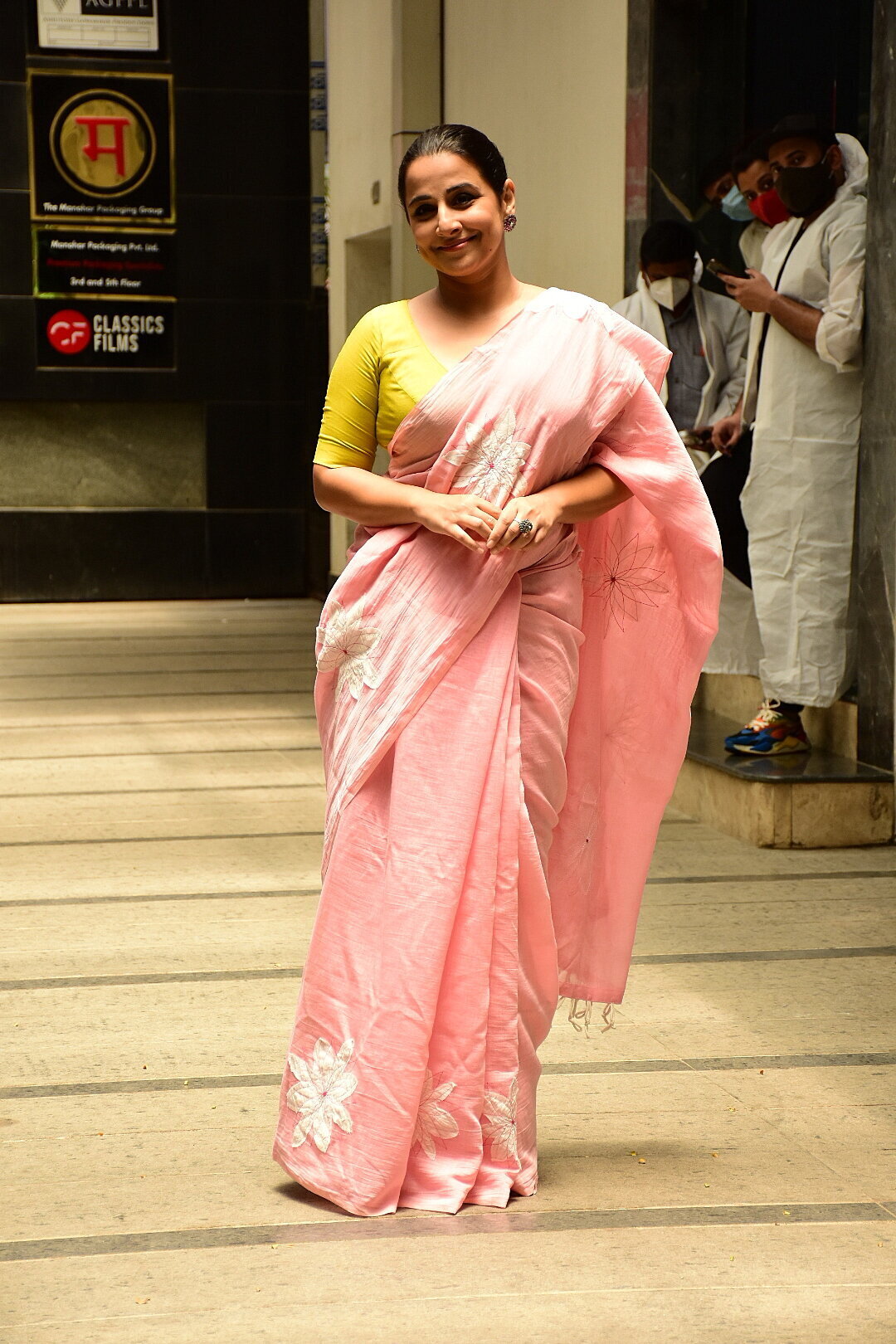 Photos: Vidya Balan Spotted At Siddharth Roy Kapoor's Office | Picture 1745304
