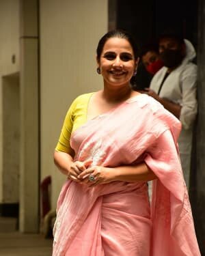 Photos: Vidya Balan Spotted At Siddharth Roy Kapoor's Office | Picture 1745303
