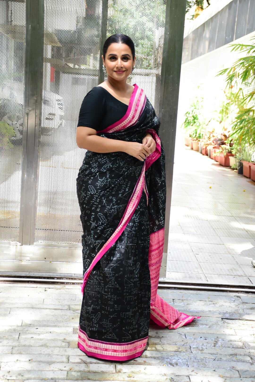 Photos: Vidya Balan Spotted At Siddharth Roy Kapoor's Office | Picture 1745921