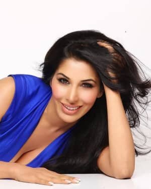 Sophie Choudry Latest Photos | Picture 1745700