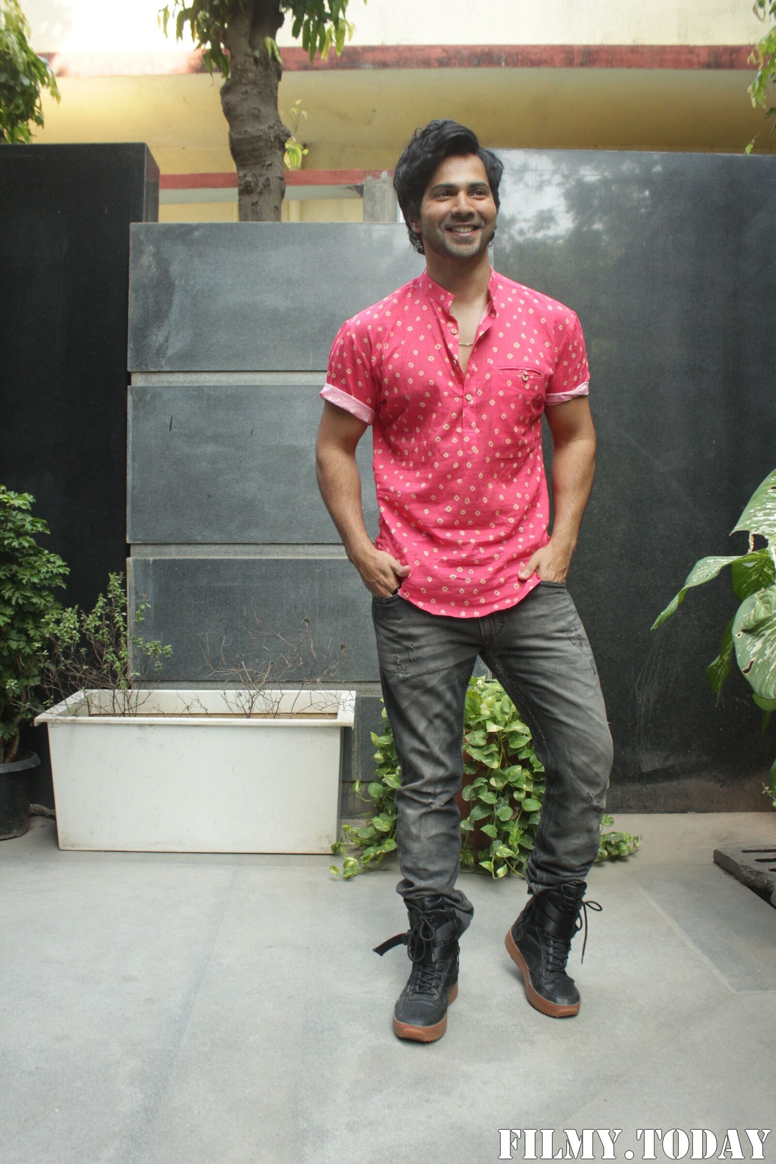 Varun Dhawan - Photos: Promotion Of Film Coolie No 1 At Pooja Films Office | Picture 1750964