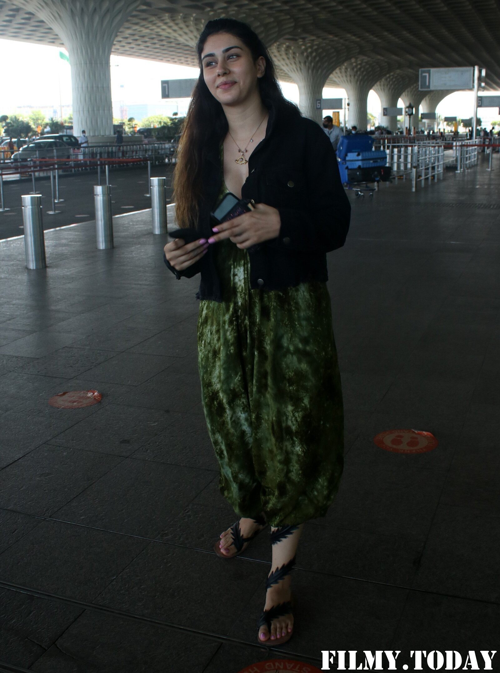 Warina Hussain - Photos: Celebs Spotted At Airport | Picture 1782872