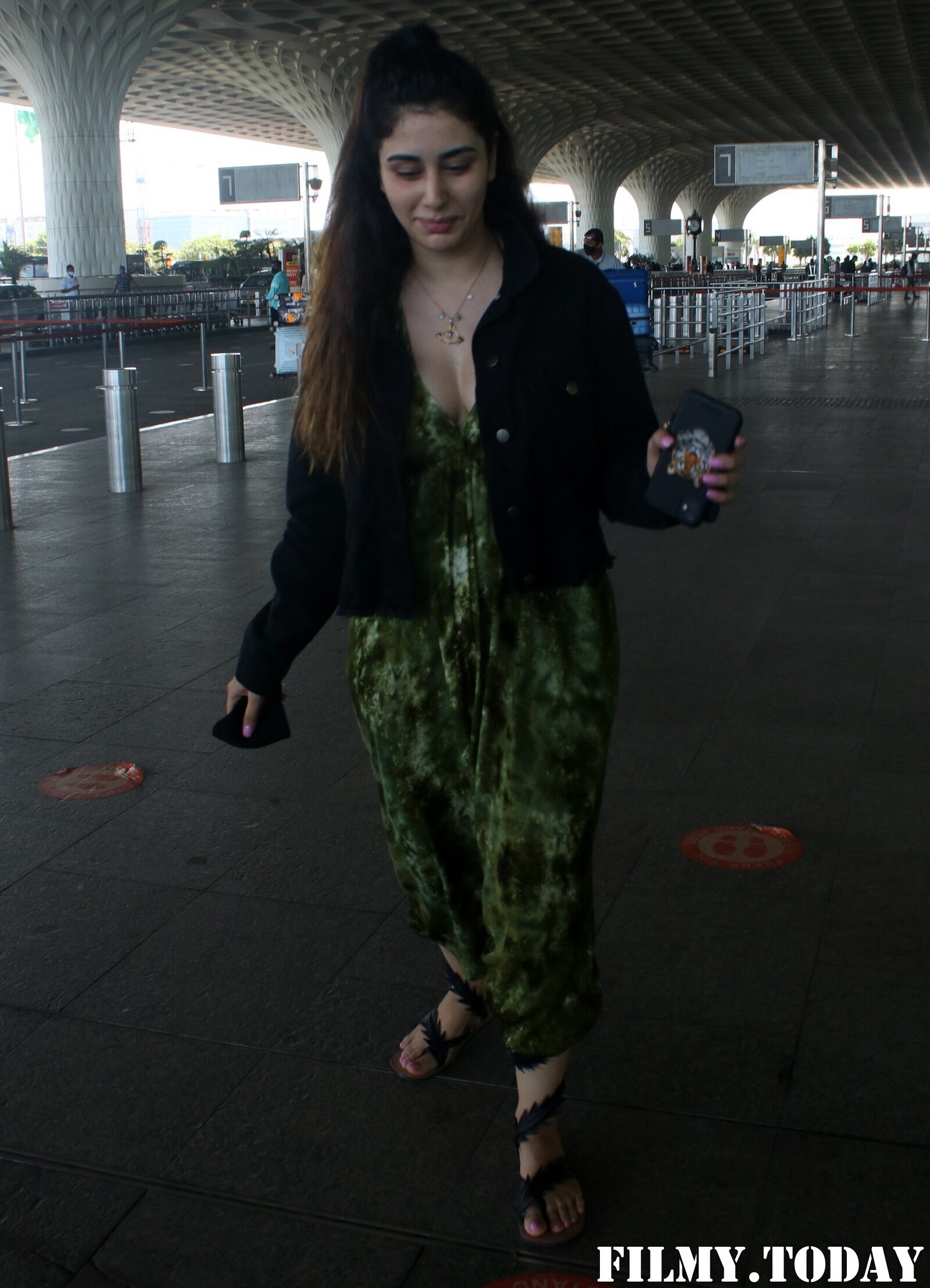 Warina Hussain - Photos: Celebs Spotted At Airport | Picture 1782868