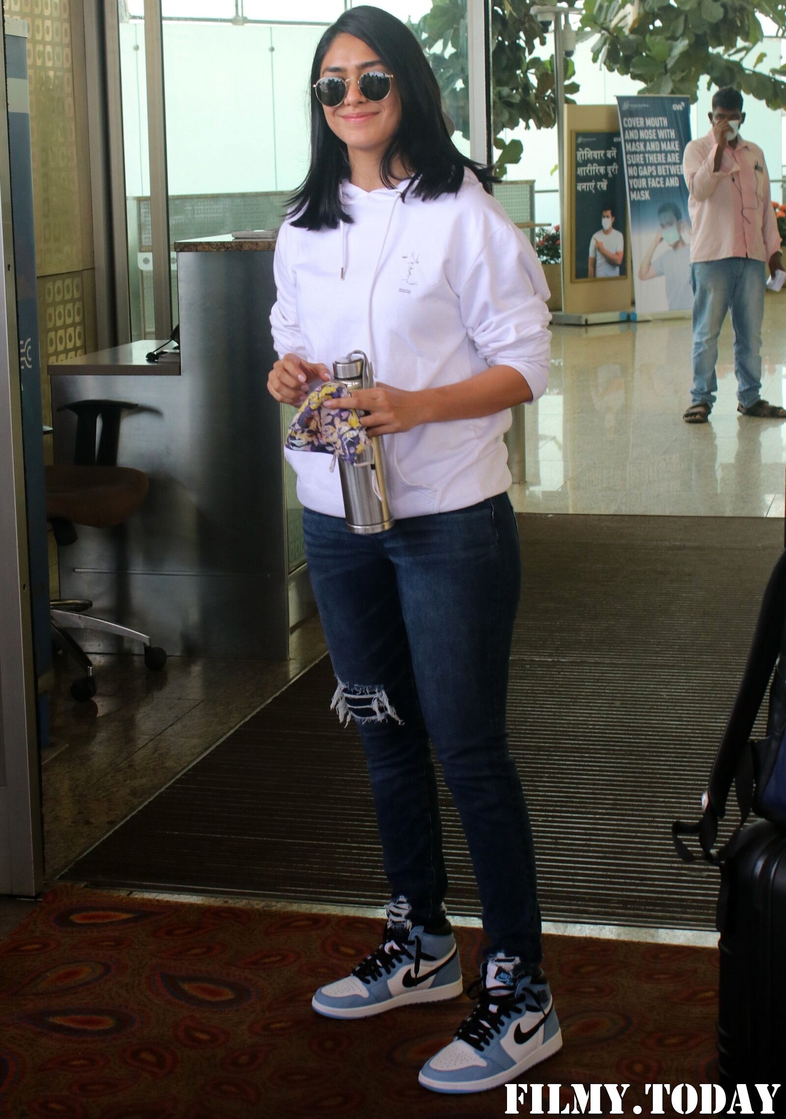 Mrunal Thakur - Photos: Celebs Spotted At Airport | Picture 1790062