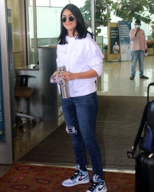 Mrunal Thakur - Photos: Celebs Spotted At Airport | Picture 1790063