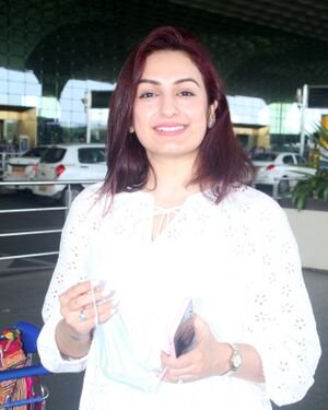 Akriti Kakkar - Photos: Celebs Spotted At Airport | Picture 1820801