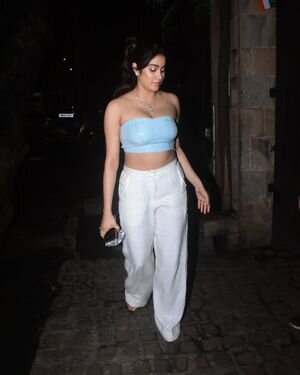 Janhvi Kapoor - Photos: Celebs At Rhea Kapoor Wedding Party At Anil Kapoor's House | Picture 1822256