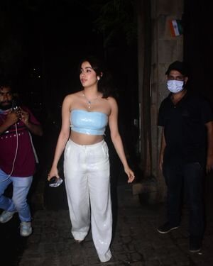 Janhvi Kapoor - Photos: Celebs At Rhea Kapoor Wedding Party At Anil Kapoor's House | Picture 1822255