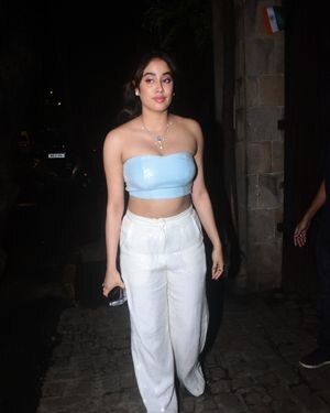 Janhvi Kapoor - Photos: Celebs At Rhea Kapoor Wedding Party At Anil Kapoor's House | Picture 1822259