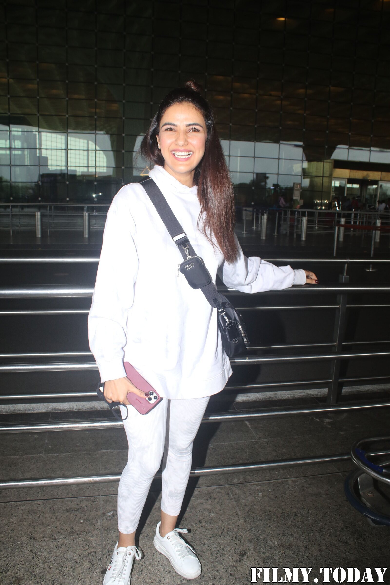 Jasmin Bhasin - Photos: Celebs Spotted At Airport | Picture 1822845