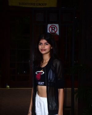 Anjini Dhawan - Photos: Celebs Spotted At Bandra | Picture 1824829