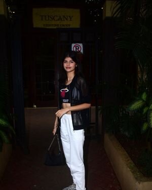 Anjini Dhawan - Photos: Celebs Spotted At Bandra | Picture 1824823