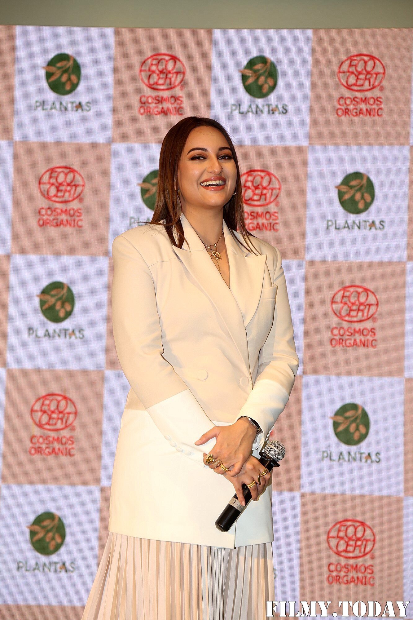 Photos: Sonakshi Sinha At The Launch Of Homegrown Organic Beauty Brand PLANTAS | Picture 1847010
