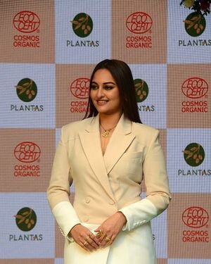 Photos: Sonakshi Sinha At The Launch Of Homegrown Organic Beauty Brand PLANTAS | Picture 1847016
