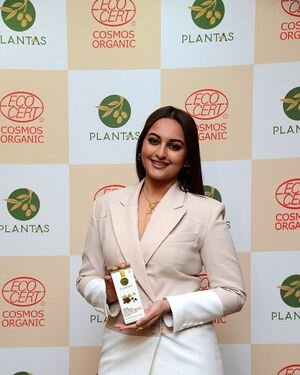 Photos: Sonakshi Sinha At The Launch Of Homegrown Organic Beauty Brand PLANTAS | Picture 1847015