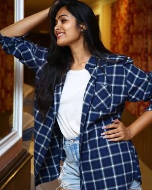 Divi Vadthya Latest Photos | Picture 1847941