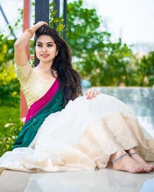 Divi Vadthya Latest Photos | Picture 1847898