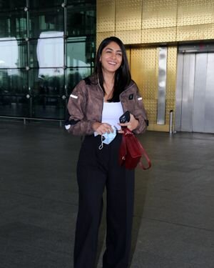 Mrunal Thakur - Photos: Celebs Spotted At Airport | Picture 1849719