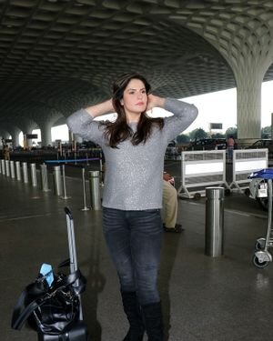 Zareen Khan - Photos: Celebs Spotted At Airport | Picture 1849877