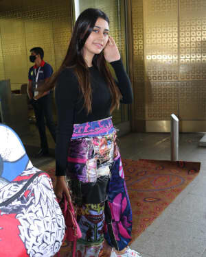 Warina Hussain - Photos: Celebs Spotted At Airport | Picture 1771333