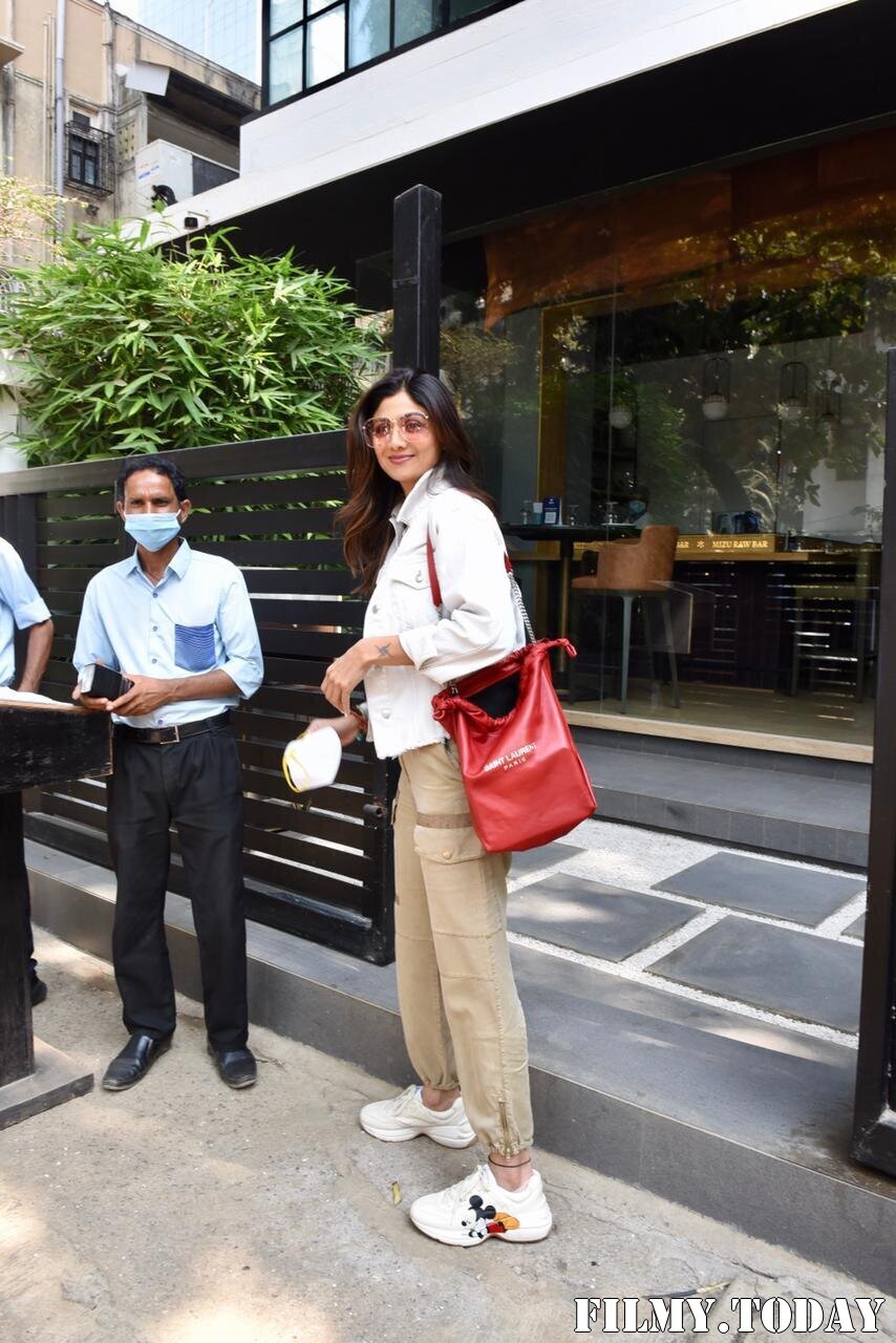 Shilpa Shetty - Photos: Celebs Spotted At Bandra | Picture 1771412