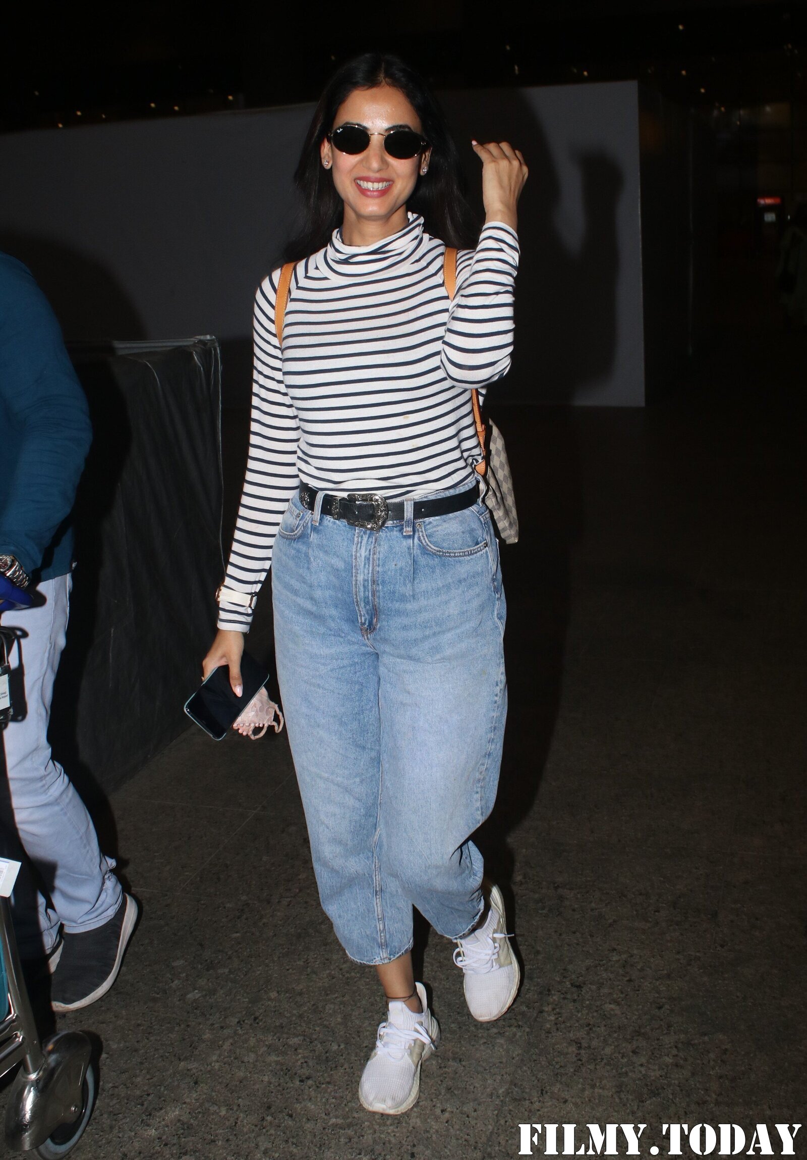 Sonal Chauhan - Photos: Celebs Spotted At Airport | Picture 1776376