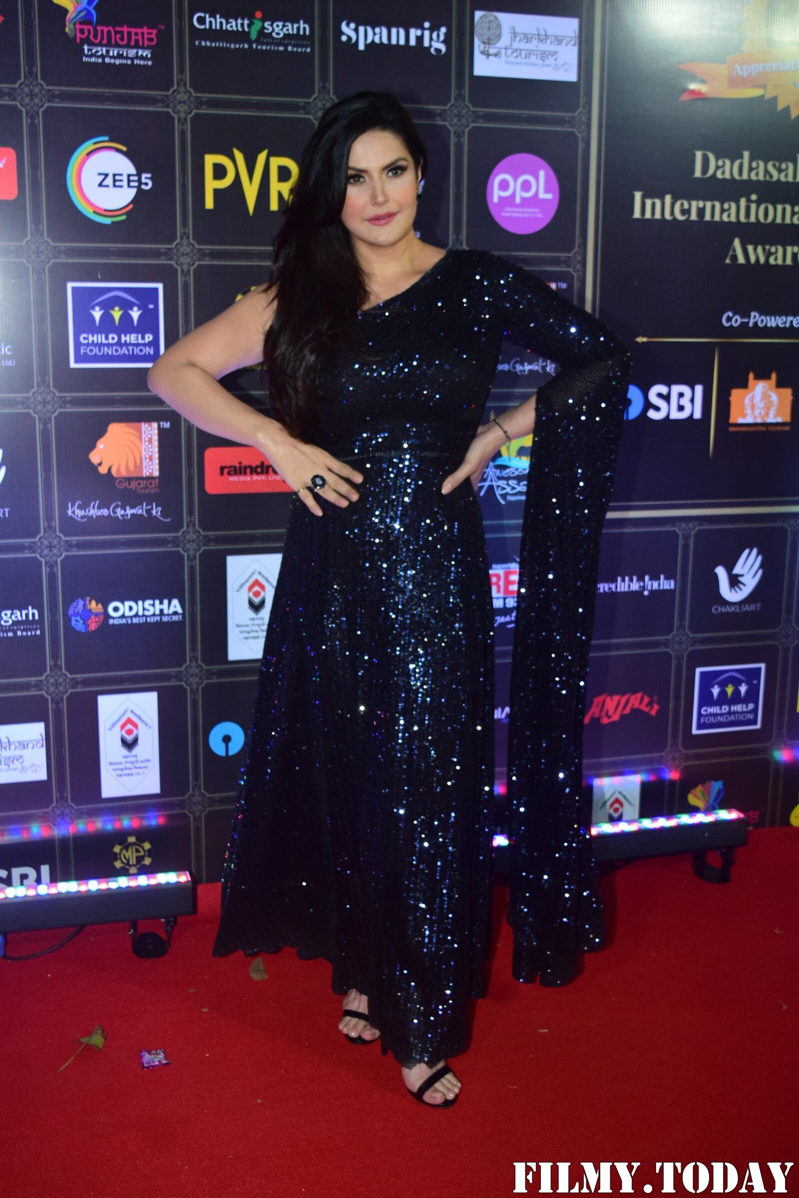 Zareen Khan - Photos: Celebs At Dadasaheb Phalke Awards 2021 | Picture 1776650
