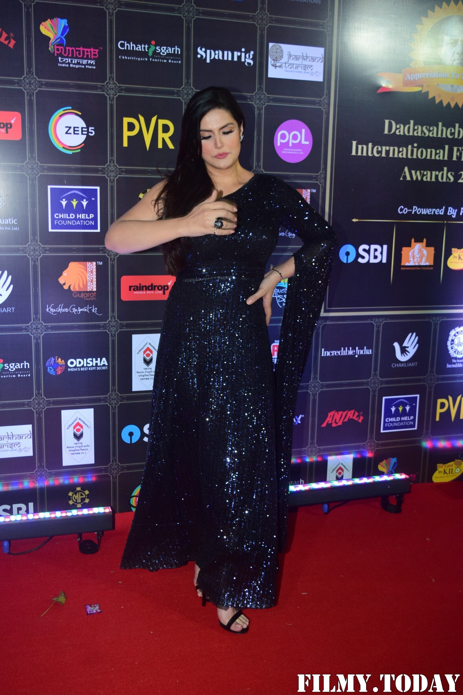 Zareen Khan - Photos: Celebs At Dadasaheb Phalke Awards 2021 | Picture 1776649