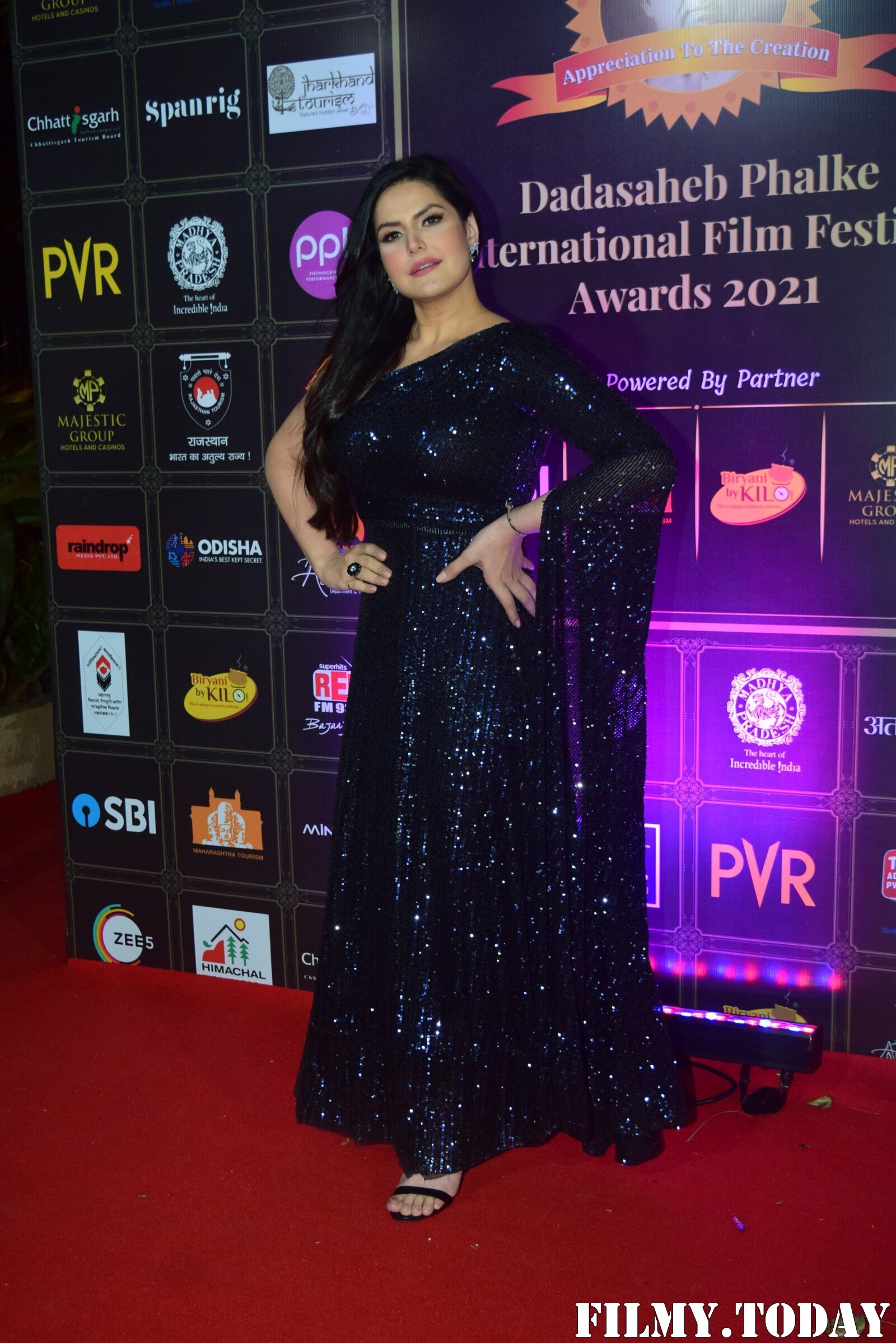 Zareen Khan - Photos: Celebs At Dadasaheb Phalke Awards 2021 | Picture 1776648