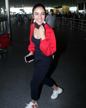 Jasmin Bhasin - Photos: Celebs Spotted At Airport | Picture 1777214