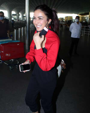 Jasmin Bhasin - Photos: Celebs Spotted At Airport | Picture 1777217