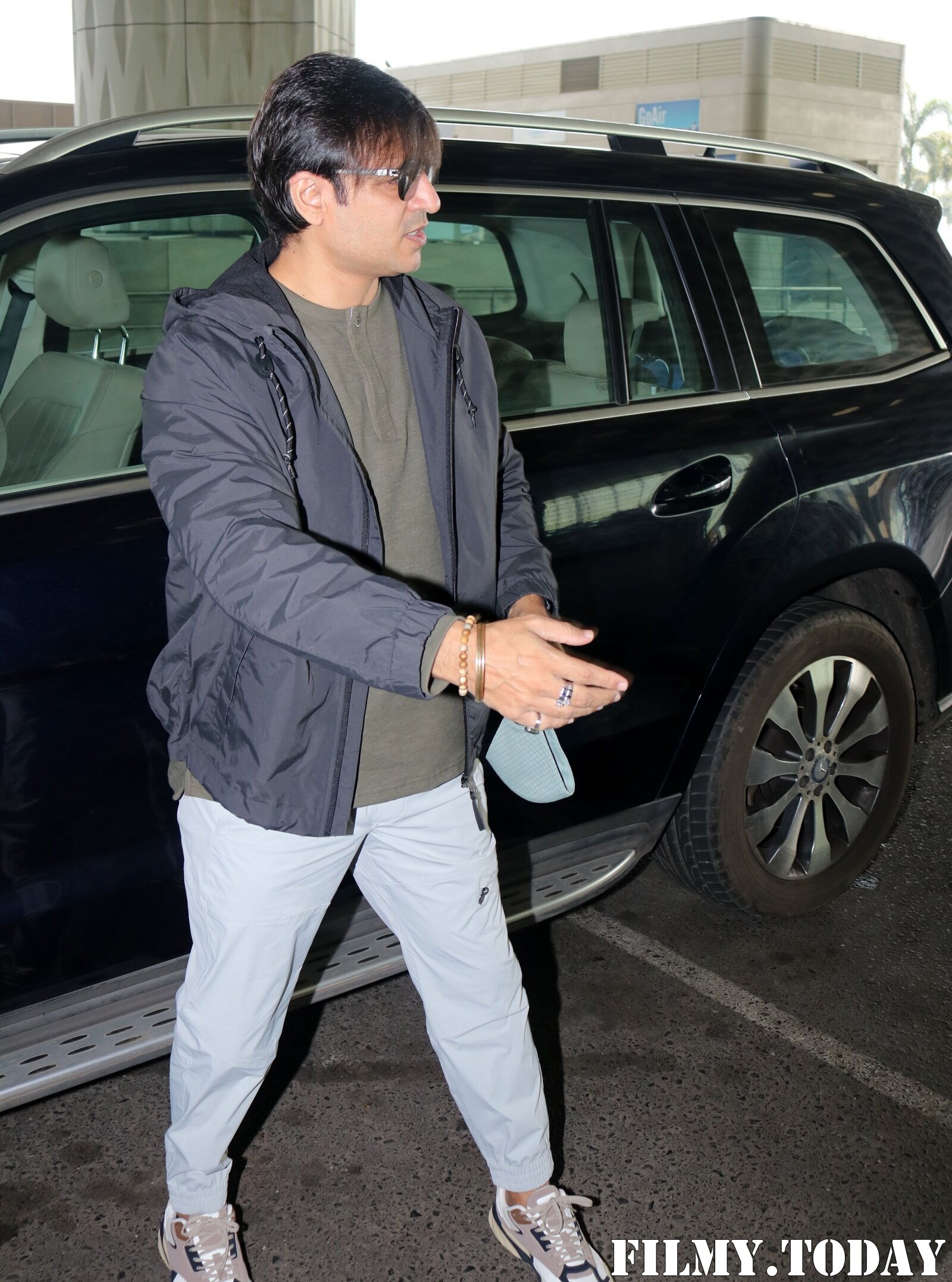 Vivek Oberoi - Photos: Celebs Spotted At Airport | Picture 1765998