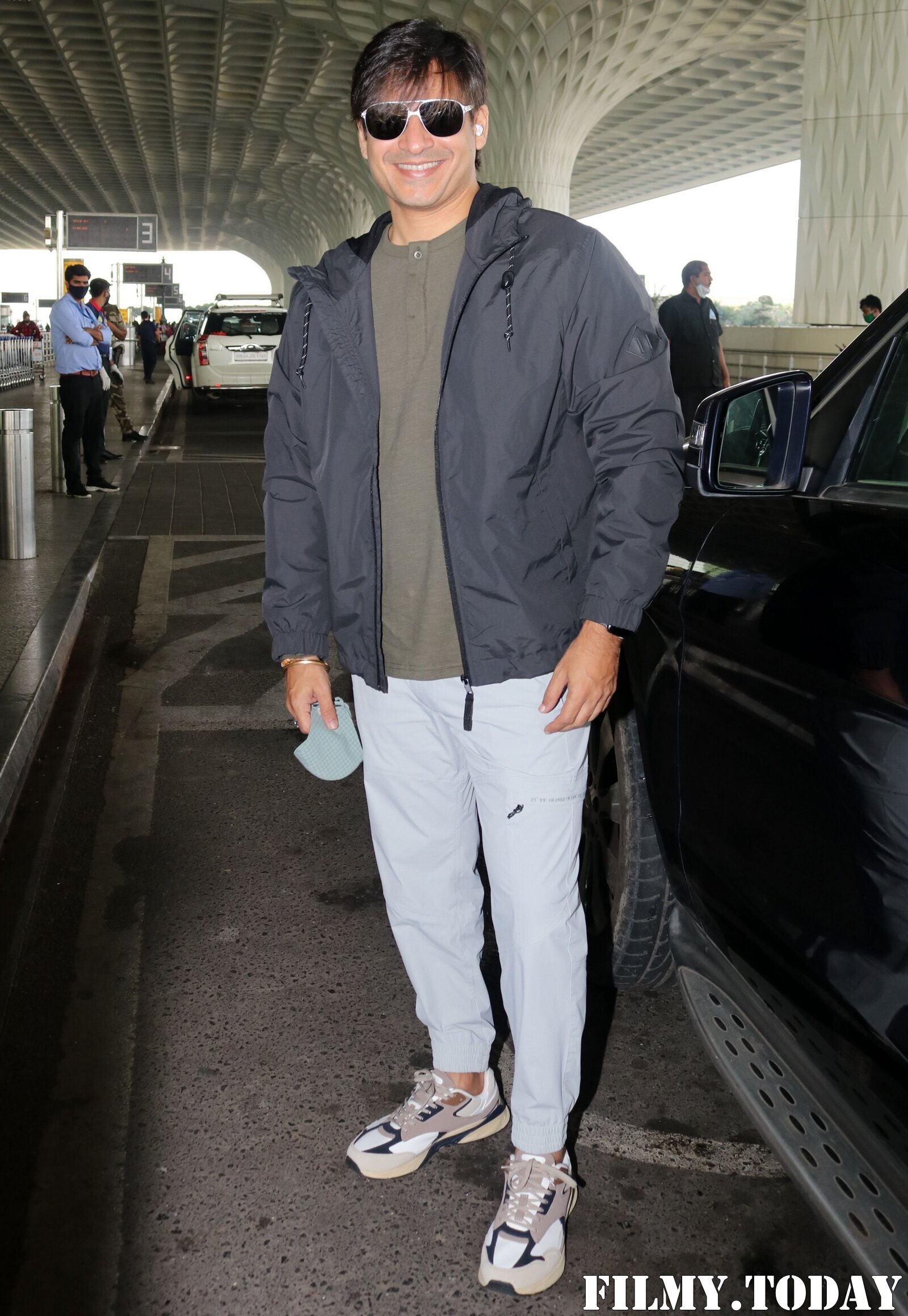 Vivek Oberoi - Photos: Celebs Spotted At Airport | Picture 1766002