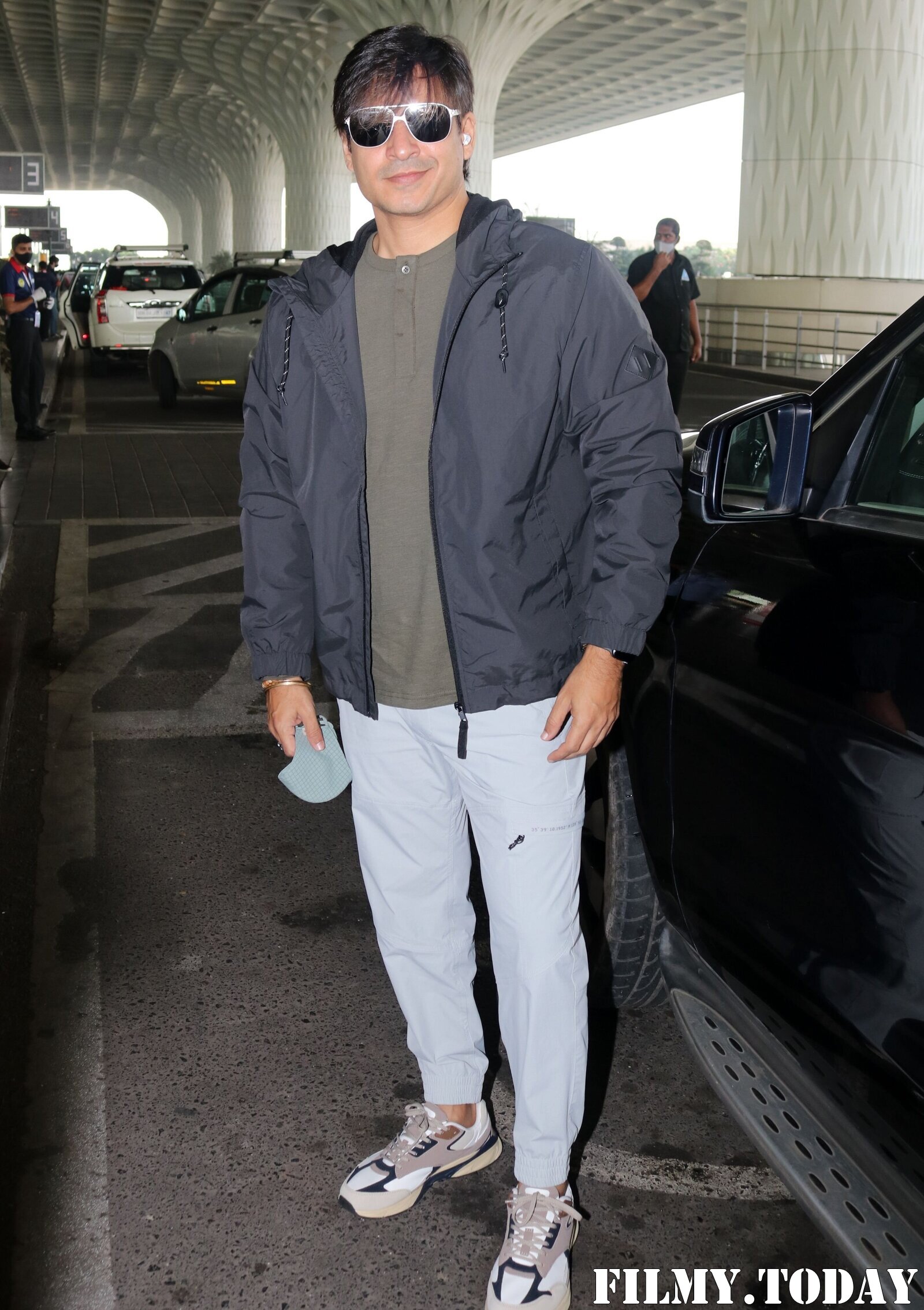 Vivek Oberoi - Photos: Celebs Spotted At Airport | Picture 1765999
