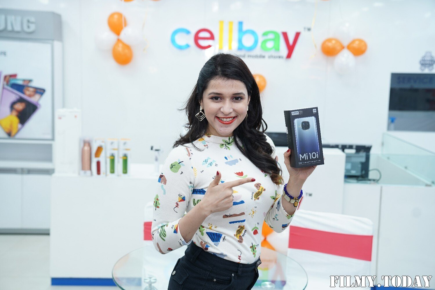 Photos: Mannara Chopra Unveils Xiaomi Mi10i Smartphone | Picture 1765972