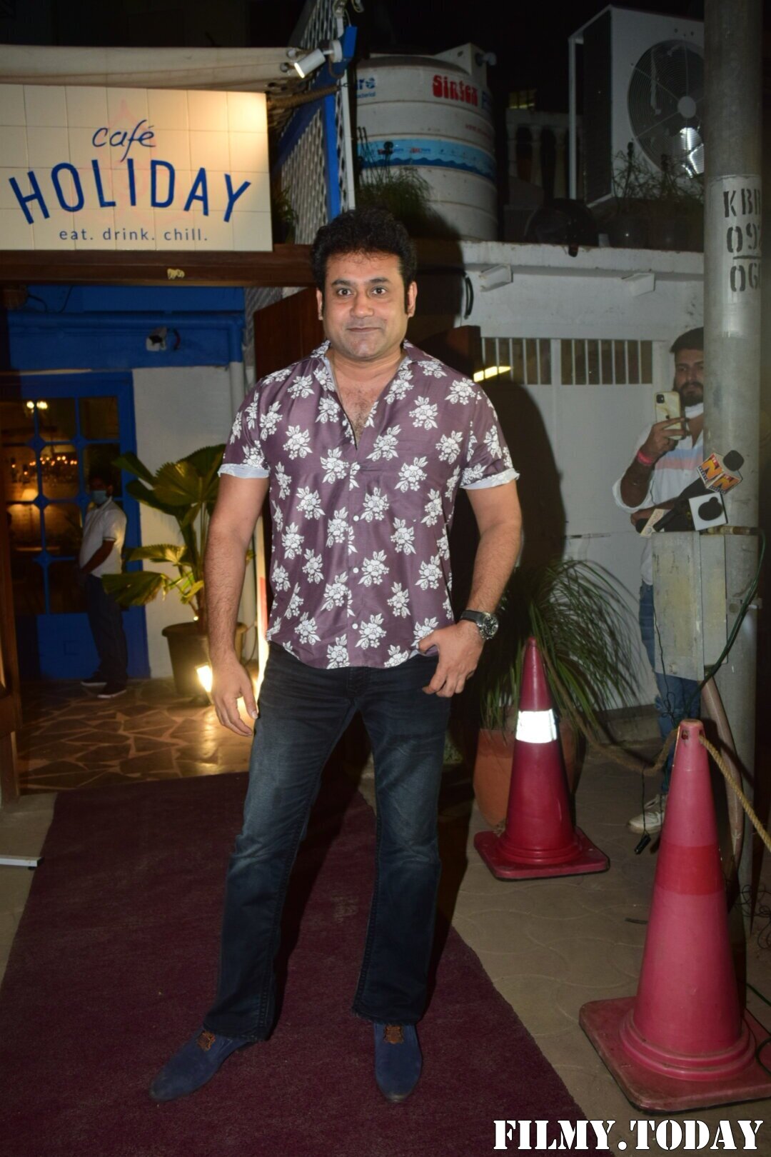 Photos: Celebs At The Launch Of Holiday Resturant In Versova | Picture 1770469