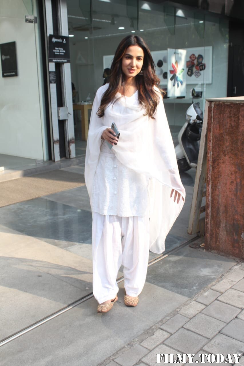 Sonal Chauhan - Photos: Celebs Spotted At Juhu | Picture 1770670
