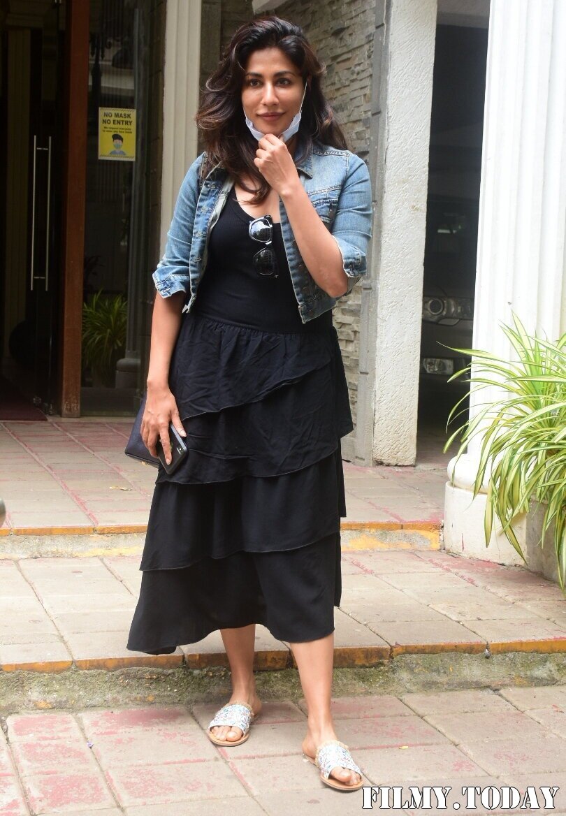 Chitrangada Singh - Photos: Celebs Spotted At Bandra | Picture 1811395