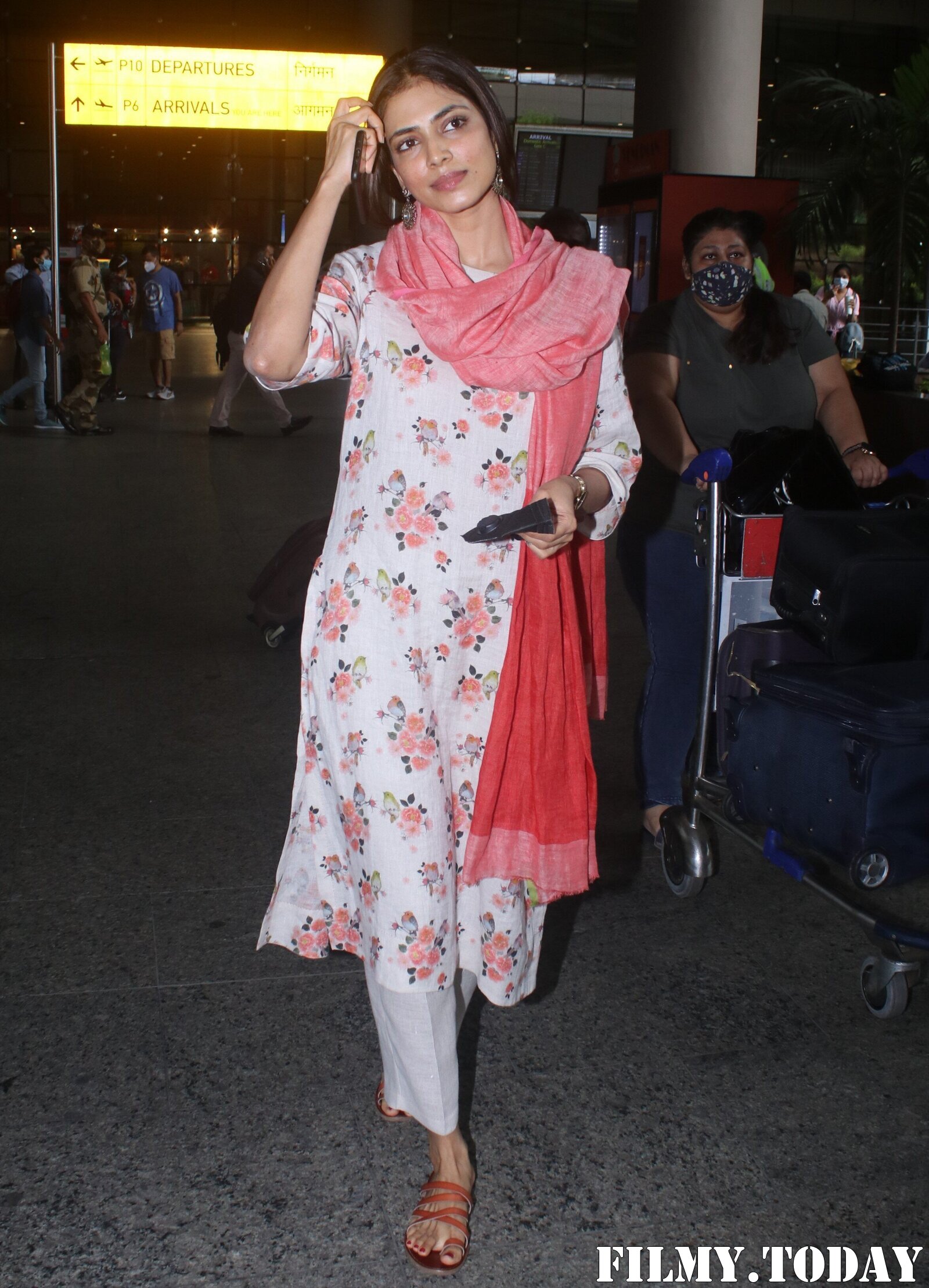Malavika Mohanan - Photos: Celebs Spotted At Airport | Picture 1816223