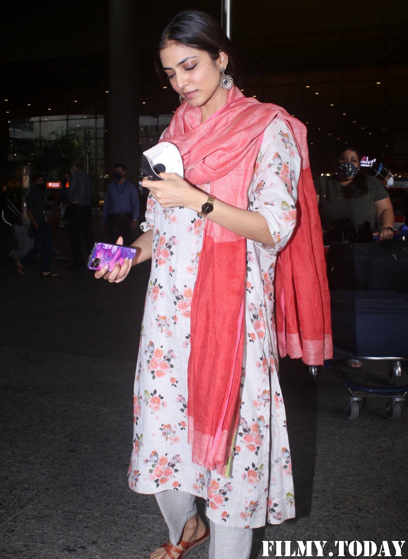 Malavika Mohanan - Photos: Celebs Spotted At Airport | Picture 1816222